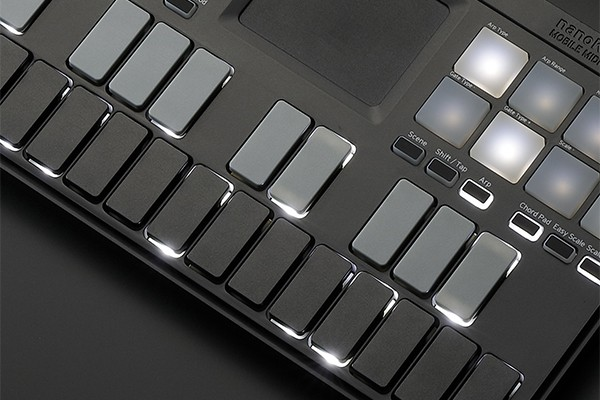 MINI CONTROLADOR MIDI KORG, MOVIL, 25 TECLAS ILUMINADAS, 8 PADS, 8